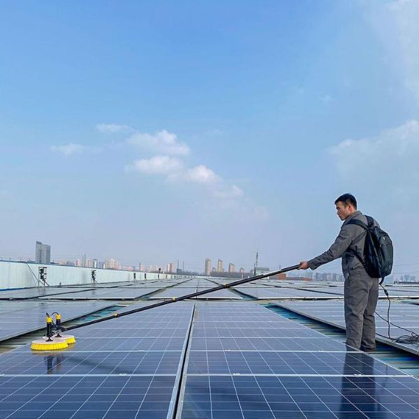 光伏板清洗機的使用方法